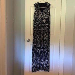 Navy/Cream V-Neck Maxi Dress